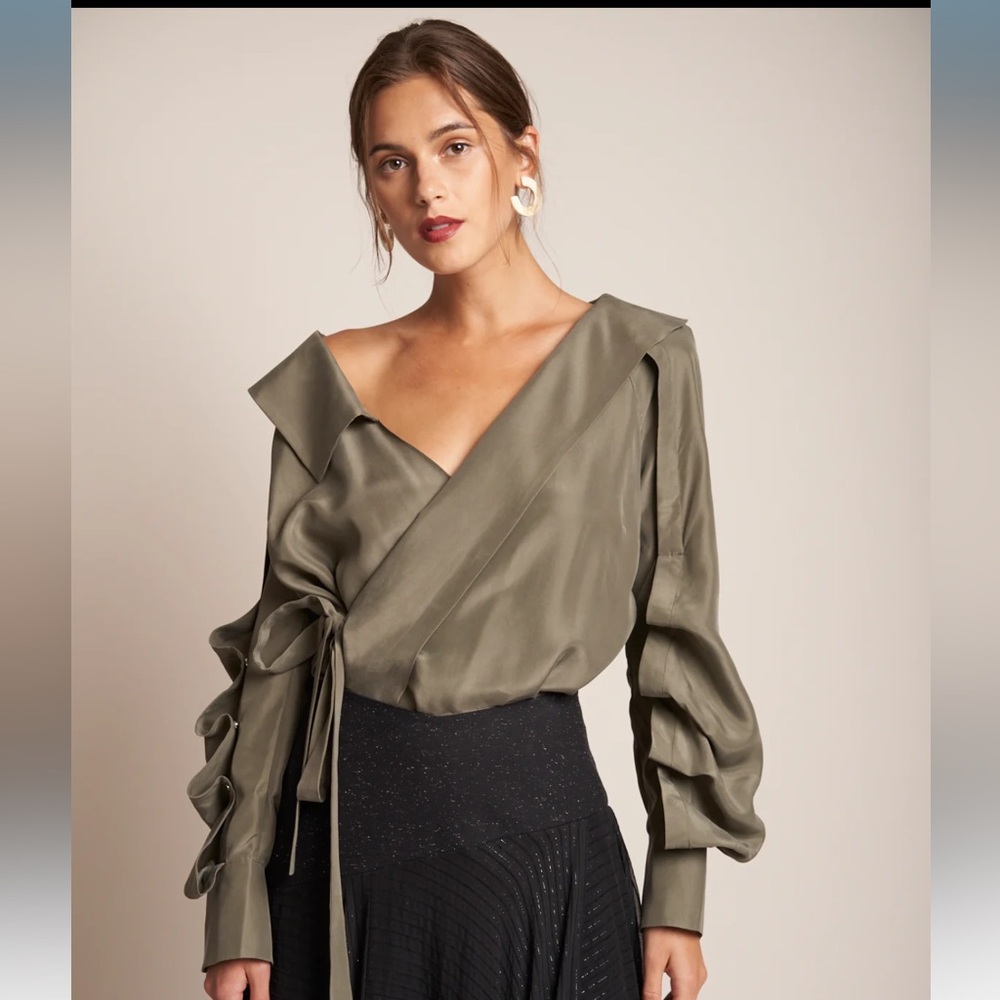 Chelsea And Walker Elizabeth Silk Blouse